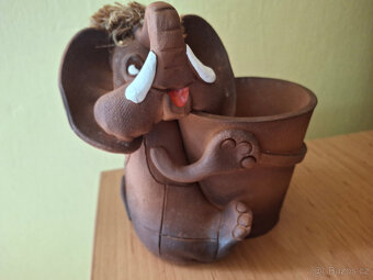 Ozdobná keramická soška - 2