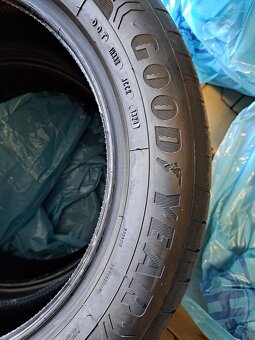 GOODYEAR EFFICIENT GRIP PERFORMANCE – 215/55/R17/94V – - 2