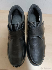 Pánská zprotiskluzová obuv, suchý zip, senior , EU 44 - 2