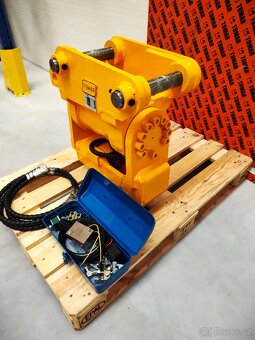 Naklápěcí hlavy pro bagry od 2 do 16 tun hydraulický upínač - 2