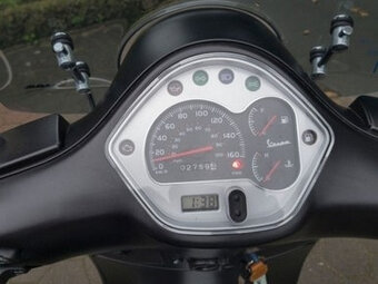 Vespa GTS 300 SS německý model, rok 82013, TÜV nová, 2759 km - 2