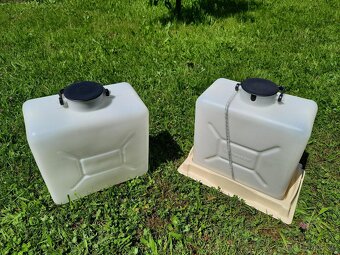 2x kanystr na vodu 15l + originální základna (Tabbert) - 2