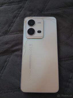 Vivo 80  Pěkný mobil - 2