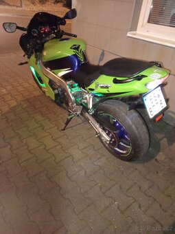 Kawasaki Ninja 900 - 2