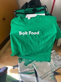 BoltFood teleskopická taška + tričko - 2