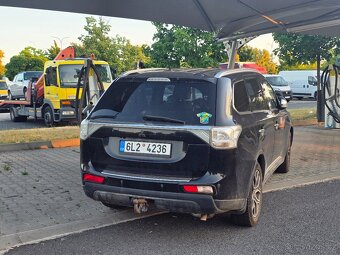 Mitsubishi Outlander - 2