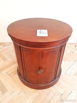 Nabízím Masivní kulatý stolek minibar - 2