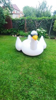 Velká NAFUKOVACÍ LABUŤ 115x180x190cm. VxŠxD. Používaná necel - 2