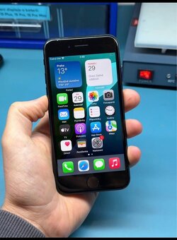 Apple iPhone SE 2022 64GB jako nový - 2