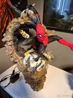 Socha Spiderman Far From Home od Iron Studio - 2