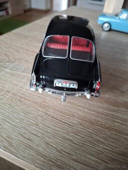 Tatra 603 1:24 mírné poškození - 2