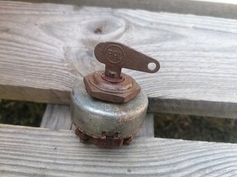 Spínacia skrinka s kľučom na Jawa, CZ, 350, 250, 175, 125 - 2