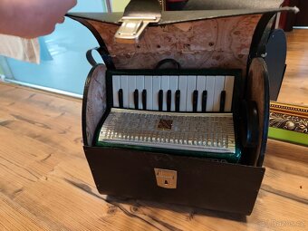 Retro akordeon dětská harmoníka s pouzdrem - 2