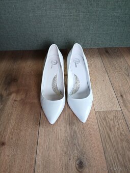 Bílé lodičky na podpadku celokožené vel. 37 - 2