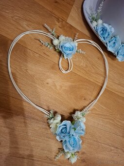 Svatebni vyzdoba - modrobila ruze - 2