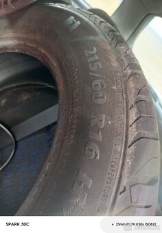 Prodám 2gumy 215/60...16.. - 2
