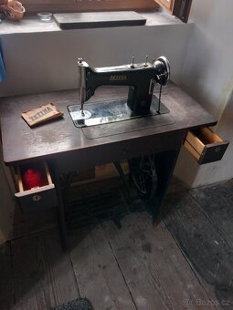 Šicí stroj - šlapací - 2
