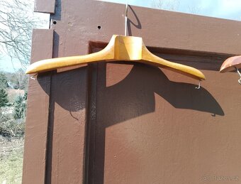 Dřevěné ramínka - 2