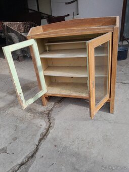 Skříňka  retro - 2