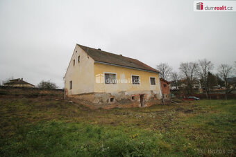 Dům určený k rekonstrukci s velkým pozemkem v obci Malovice - 2