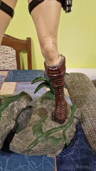 Lara Croft socha 80cm - 2