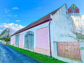 Zemědělská usedlost s RD, zemědělské stavby 528 m2, zahrada  - 2