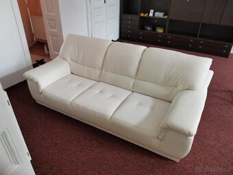 Bílá koženková sedačka - 2