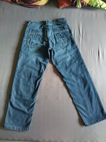 Moto Jeans Held Crane - 2