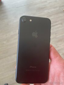 Prodam pekny Apple iPhone 7 128GB Black - 2