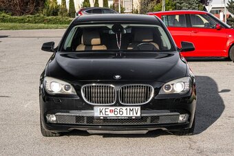 BMW Rad 7 730d čierna - 2