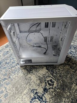 Gigabyte ATX skříň - 2