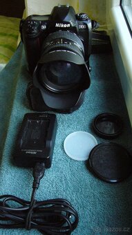 NIKON-D100,s Gripem MB-D100. - 2