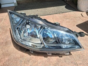 Seat ibiza prave predni svetlo - 2