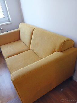 Žlutá dvoumístná pohovka - 2