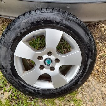 Prodám sadu originálních litých disků s pneu. - 2