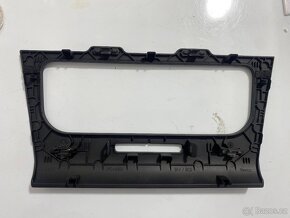 VW Golf 6 - Rámeček Climatronic - 2