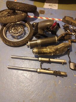 Prodám díly na BMW F650 - 2