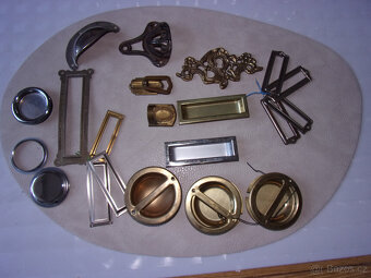 různé kování na nábytek staré a starší - 2