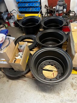 Prodám pneu na vvn Tatra 815 - 2