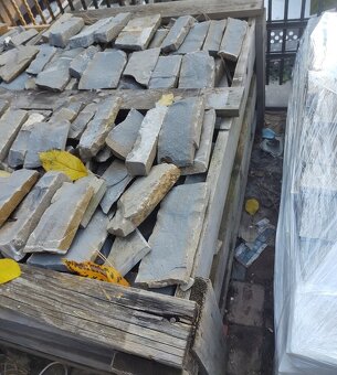 Obkladový kámen - šedý pískovec - nový - 2