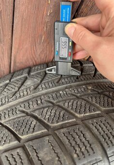 zimní pneu goodride 235/45 R19 - 2