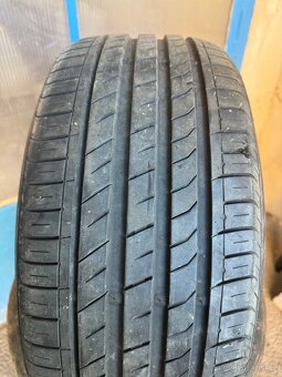 Letni pneu 225/35R19 - 2
