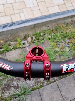 Renthal fatbar lite + burgtec gripy a představec - 2
