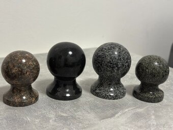 Granitové výrobky – váza, lampy, dekorativní koule - 2