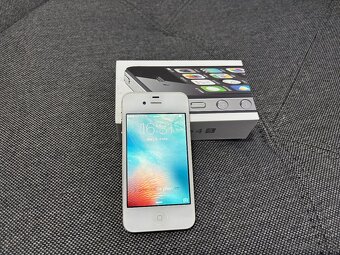 Apple iPhone 4S - 2