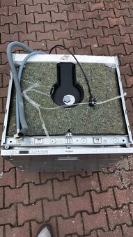 Myčka na nádobí Whirlpool - 2