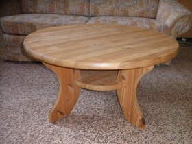 Kruhový dřevěný konferenční stolek - 2