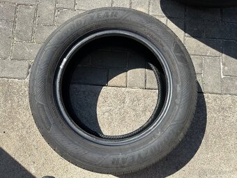 215/60/17 Goodyear SUV - 2