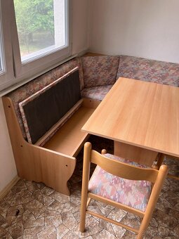 Rohová lavice se stolem a židlemi - 2