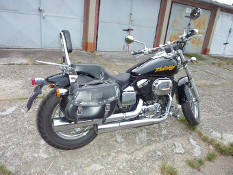 Honda VT 750DC Black Widow - 2